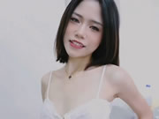 台湾の少女の足踏み