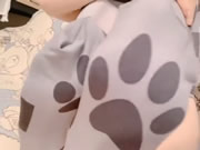 美しい胸の可愛い女の子が自撮りをする